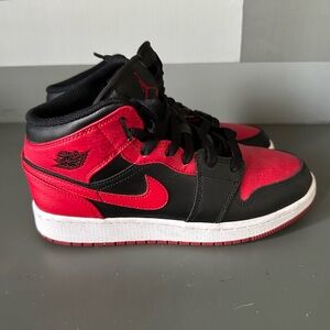 Air Jordan 1 MID-